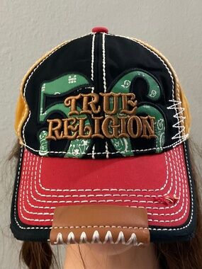 True religion World Tour 56 Distressed Cap.